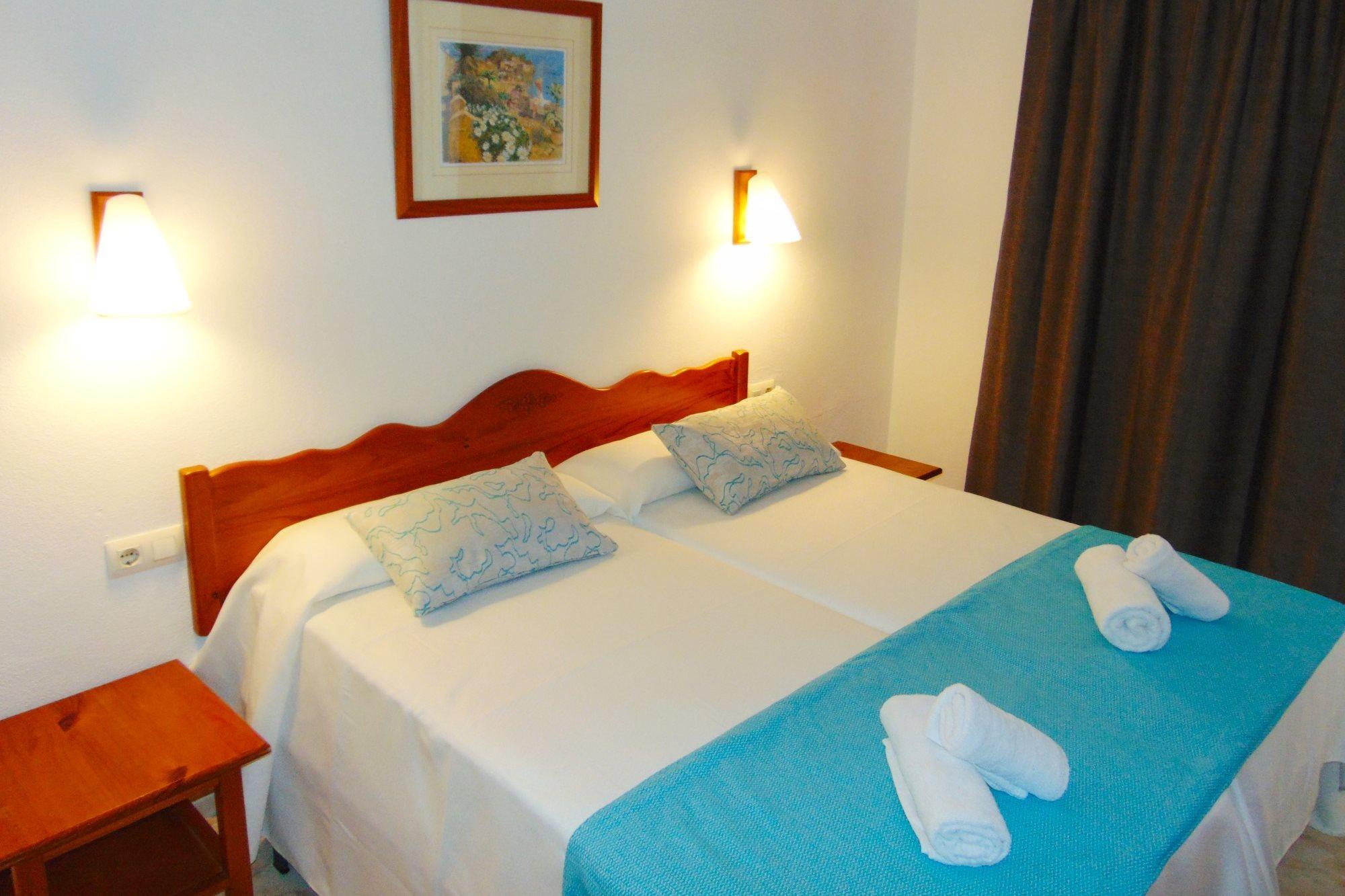 Apartamentos Moon Dreams Cabo De Banos Cala'N Blanes  Eksteriør bilde