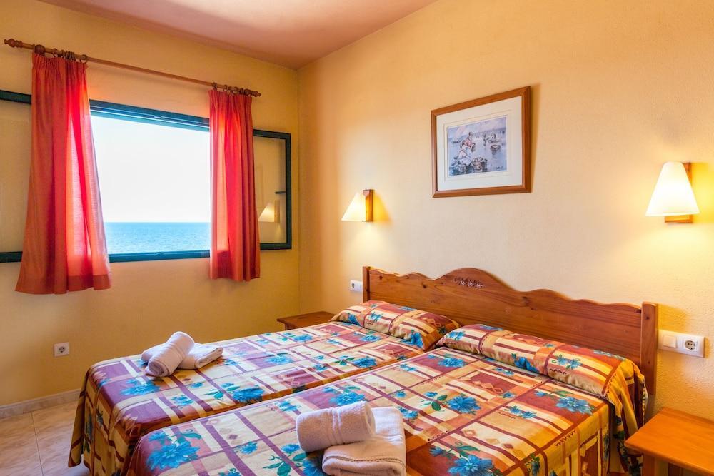 Apartamentos Moon Dreams Cabo De Banos Cala'N Blanes  Eksteriør bilde