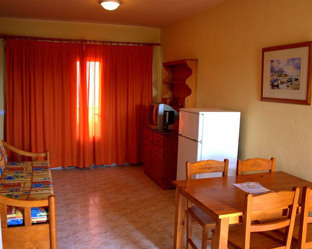 Apartamentos Moon Dreams Cabo De Banos Cala'N Blanes  Eksteriør bilde
