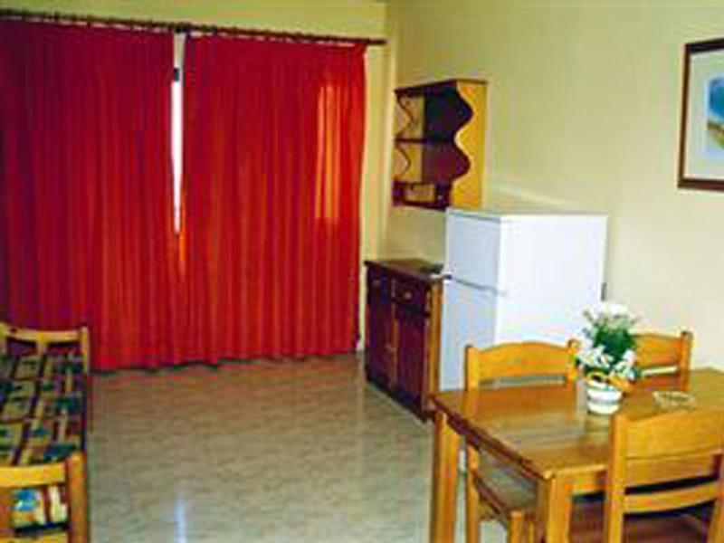 Apartamentos Moon Dreams Cabo De Banos Cala'N Blanes  Eksteriør bilde